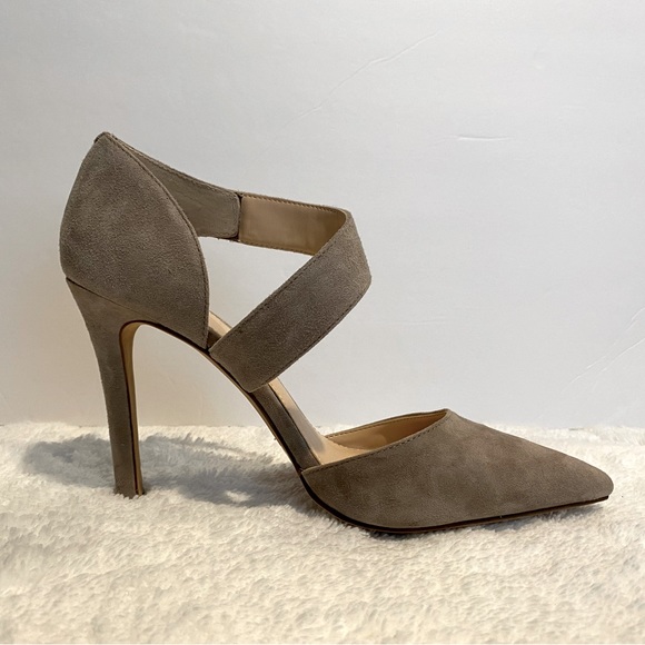 EUC Vince Camuto Carlotte Genuine Suede Pump- Size 8.5 - Picture 8 of 12